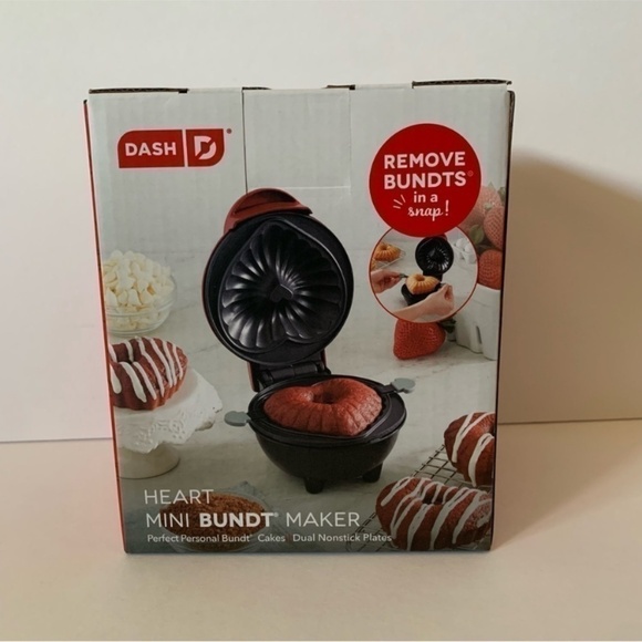 NIB. DASH Mini Heart Bundt Cake Maker - Picture 5 of 5